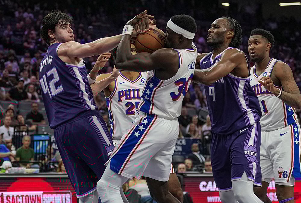 Sacramento Kings Vs Philadelphia 76ers NBA Basketball game-Maxime Raynaud