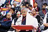 Photo: Imago/Hindustan Times : Whither Federalism?: Pinarayi Vijayan addresses a gathering at Jantar Mantar in Delhi about eroding Centre-state relations