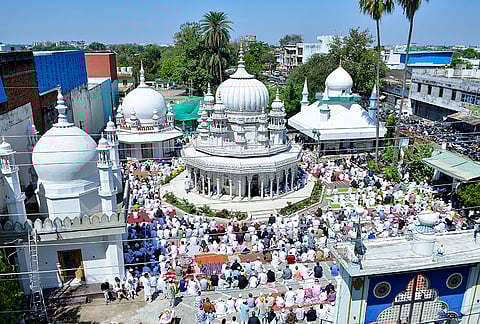 Muslims offer prayers on the occassion of 'Eid al-Fitr' festival, at Dargah Hazrat Shah Mirza Agha in Jabalpur, Madhya Pradesh.