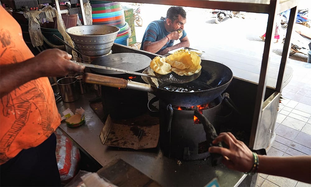shortage of commercial LPG cylinders in Mumbai, Maharashtra.
