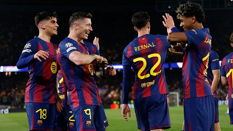 Barcelona's Robert Lewandowski , second left, celebrates with teammates after scoring his side's sixth goal during the Champions League round of 16, second leg soccer match between FC Barcelona and Newcastle United FC in Barcelona, Spain, Wednesday, March 18, 2026. - | Photo: AP/Joan Monfort