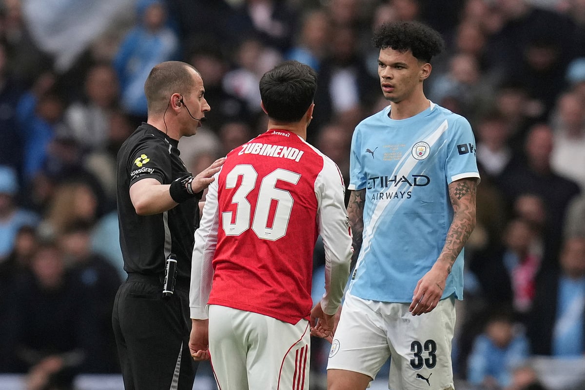 Referee Peter banks speaks to Arsenal's Martin Zubimendi, center, and Manchester City's Nico O'Reilly during the English League Cup final soccer match between Arsenal and Manchester City in London, Sunday, March 22, 2026.