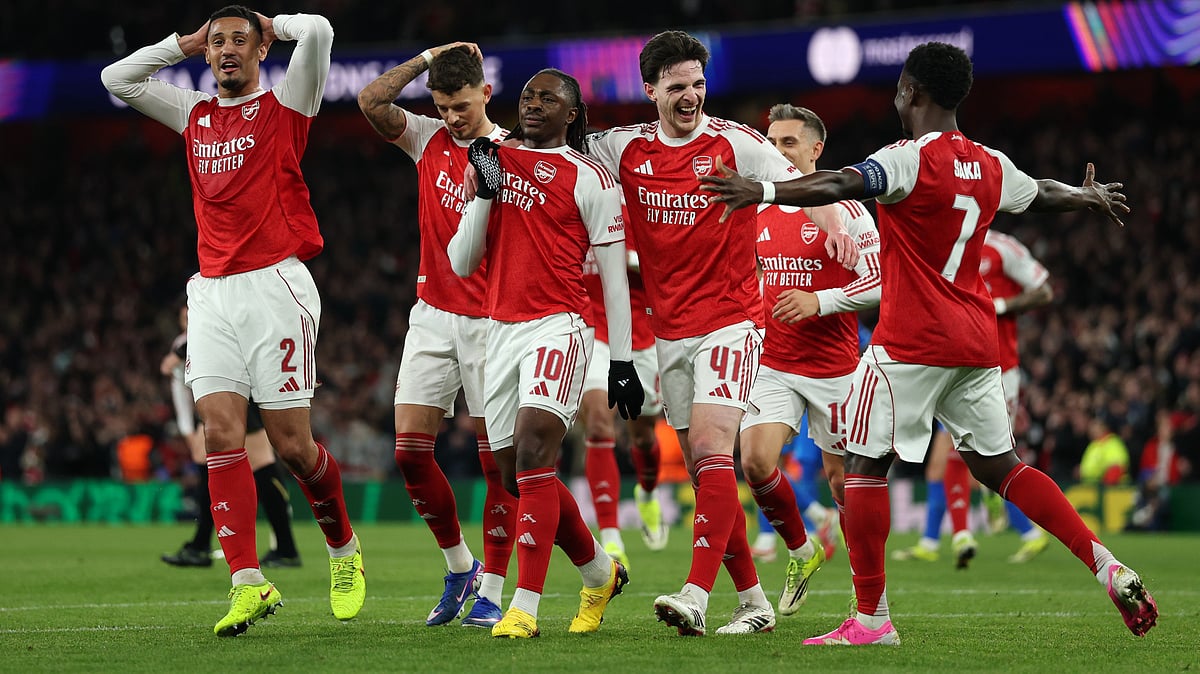 Arsenal's Eberechi Eze center, celebrates with teammates after scoring the opening goal during the second leg of the Champions League round of 16 soccer match between Arsenal and Bayer Leverkusen, in London, Tuesday, March 17, 2026.  - | Photo: AP/Ian Walton