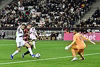 OGC Nice 0-4 PSG, Ligue 1: Dro Fernandez Scores First Goal As Enrique's Men Take Top Spot | Photo: AP/Philippe Magoni : PSG's Warren Zaire-Emery, left, scores his side's fourth goal during the French League One soccer match between Nice and Paris Saint-Germain in Nice, France.