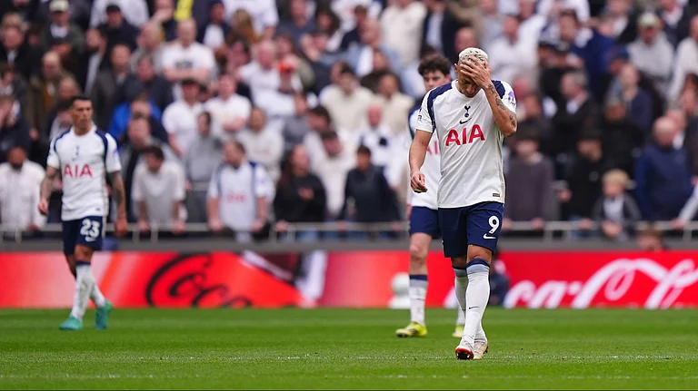 Tottenham Hotspur's Richarlison appears dejected after his side concede a second goal, during the English Premier League soccer match between Tottenham Hotspur and Nottingham Forest, in London, Sunday, March 22, 2026. - | Photo: AP/Bradley Collyer