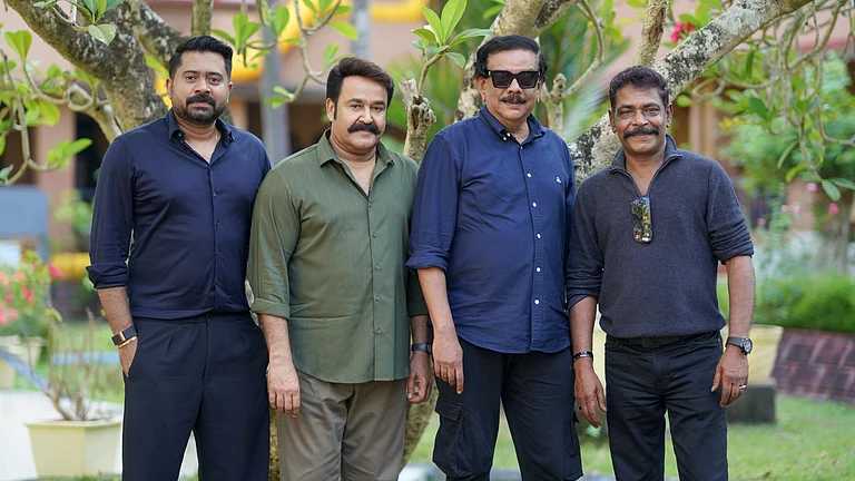 Mohanlal to star in Priyadarshan's 100th film - X