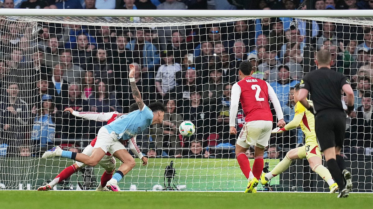 Manchester City's Nico O'Reilly, heads the ball and scores the opening goal during the English League Cup final soccer match between Arsenal and Manchester City in London, Sunday, March 22, 2026. - | Photo: AP/Maja Smiejkowska