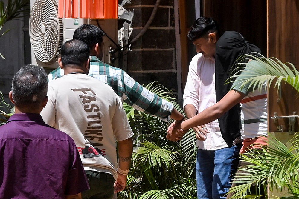 Golu Pandit appears at Mumbai sessions court