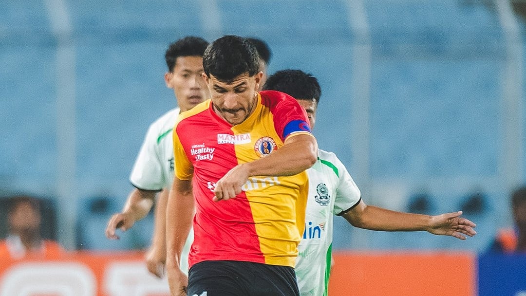 Saul Crespo converts penalty to triple East Bengal's lead against Mohammedan SC in ISL 2025-26.  - IndSuperLeague/X