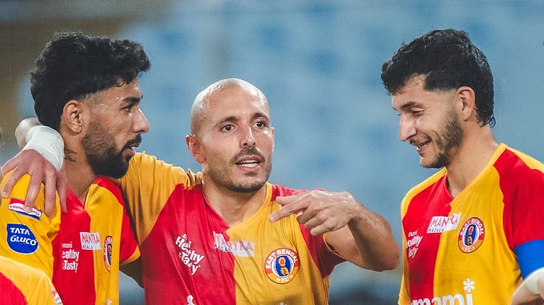 East Bengal footballers celebrating a goal against Mohammedan SC in ISL 2025-26. - IndSuperLeague/X
