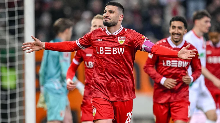 Stuttgart's Deniz Undav, front, celebrates after scoring his side's fourth goal during the German Bundesliga soccer match between FC Augsburg and VfB Stuttgart in Augsburg, Germany, Sunday, March 22, 2026. - | Photo: dpa/Harry Langer via AP
