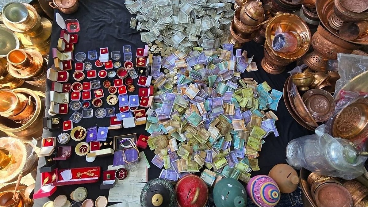 Kashmiris Donate Gold, Cash and Utensils for War-Hit Iran - Source: X