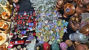 Source: X : Kashmiris Donate Gold, Cash and Utensils for War-Hit Iran