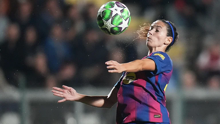 Barcelona's Aitana Bonmati controls the ball during the Women's Champions League soccer match between Roma and Barcelona, in Rome, Wednesday, Oct. 15, 2025. - | Photo: AP/Alessandra Tarantino