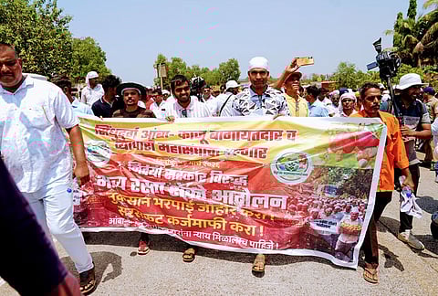 Mango and cashew farmers from the Konkan region stage a protest under the leadership of Raju Shetti of Swabhimani Shetkari Sanghatana, blocking the Mumbai–Goa National Highway from 11 AM on March 23, demanding urgent government action after crop losses caused by erratic weather.