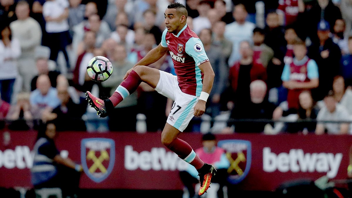 West Ham United's Dimitri Payet controls the ball during the English Premier League soccer match between West Ham and Southampton in London, on Sept. 25, 2016.  - | Photo: AP/Matt Dunham