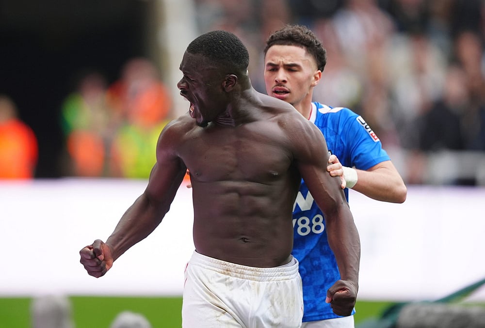 Sunderland's Brian Brobbey celebrates scoring their side's second goal of the game during the Premier League match between Newcastle and Sunderland outside St James' Park, Newcastle upon Tyne, England. - | Photo: Owen Humphreys/PA via AP