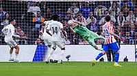 Real Madrid 3-2 Atletico, La Liga 2025-26: Vinicius Brace Hands RMA Victory Despite Valverde Red AP/Manu Fernandez : Real Madrid's goalkeeper Andriy Lunin, centre, makes a save during the Spanish La Liga soccer match between Real Madrid and Atletico Madrid.