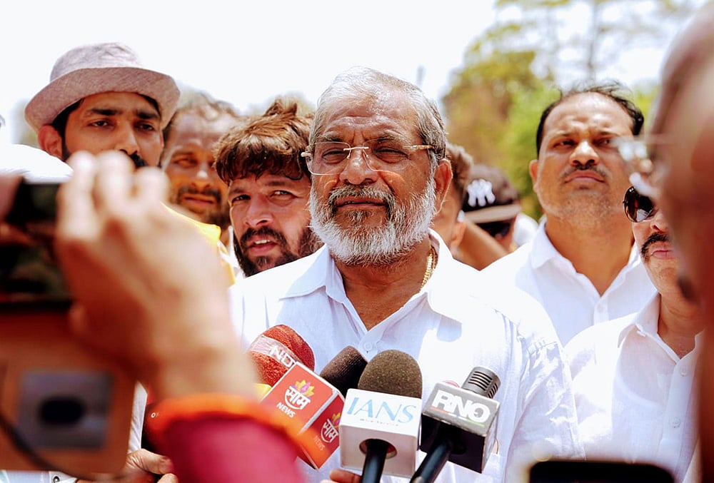 Sindhudurg Mango and cashew farmers protest