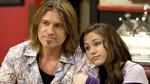 Miley Cyrus With Her Dad, Billy Ray Cyrus Moment From The Last Episode