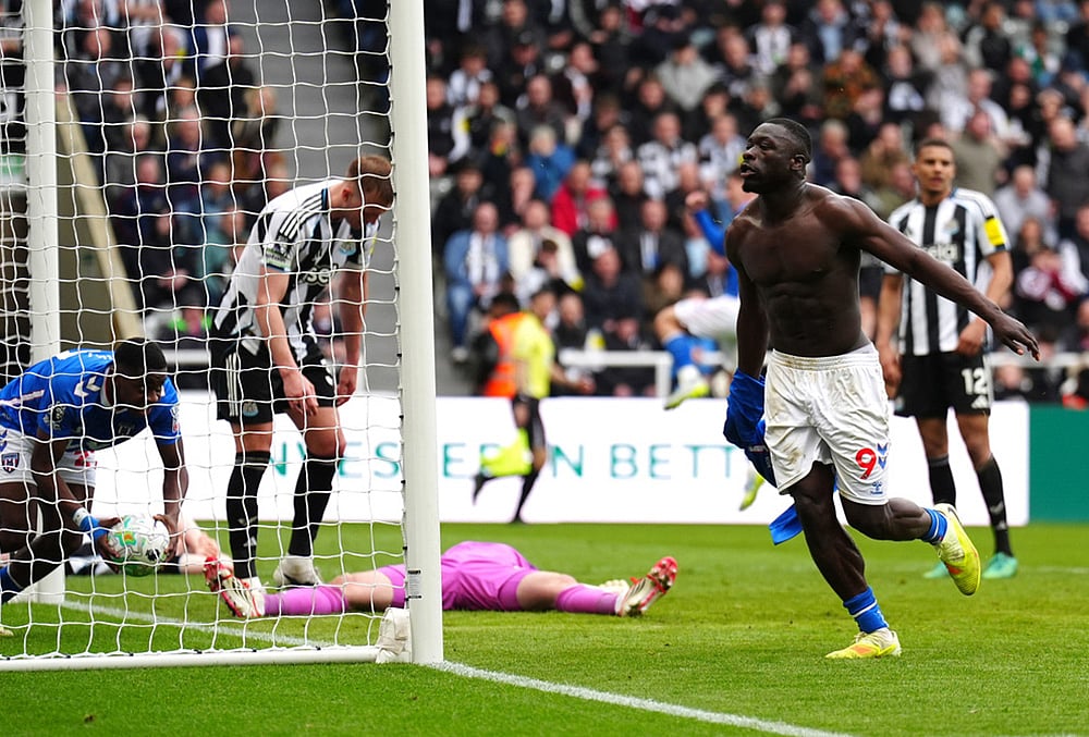 Sunderland's Brian Brobbey celebrates after scoring their side's second goal of the game during the Premier League match between Newcastle and Sunderland outside St James' Park, Newcastle upon Tyne, England. - | Photo: Owen Humphreys/PA via AP