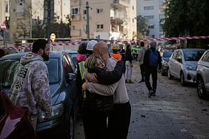 AP Photo/Ohad Zwigenberg : People react at the site of an Iranian missile strike in Tel Aviv, Israel, Tuesday, March 24, 2026.