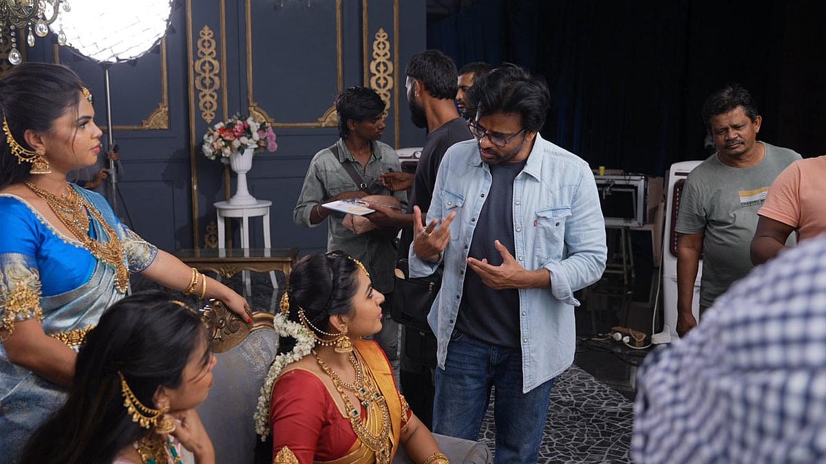 SLN Rajesh directing an actress on set - null