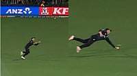 X/SonySportsNetwk : Nick Kelly Pulls Off Brilliant One-Handed Catch In Christchurch Decider - Video