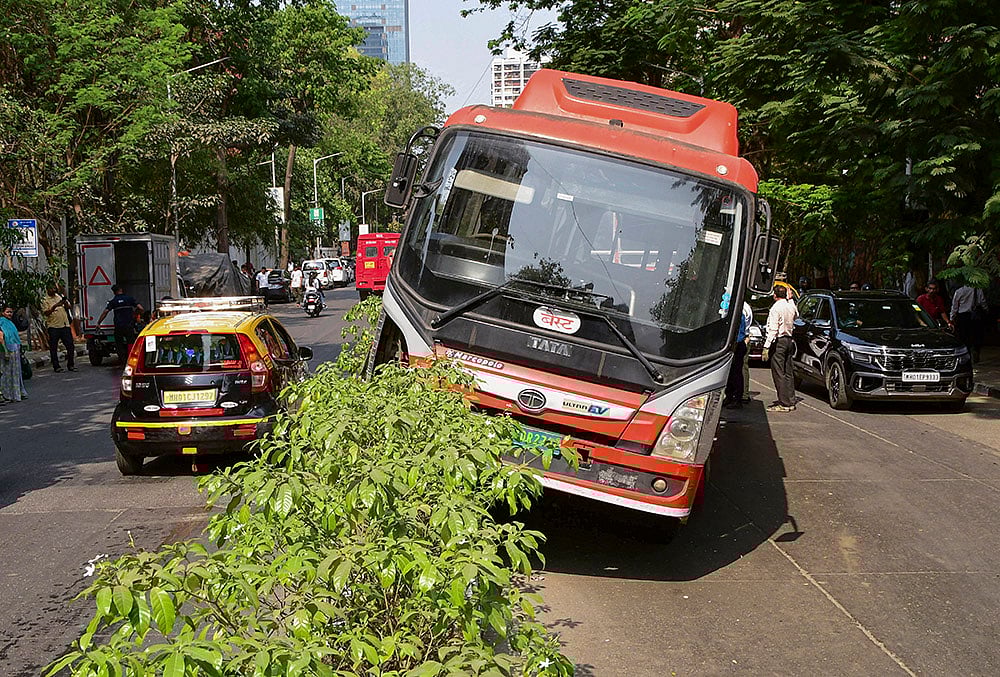 BEST bus crashed onto divider