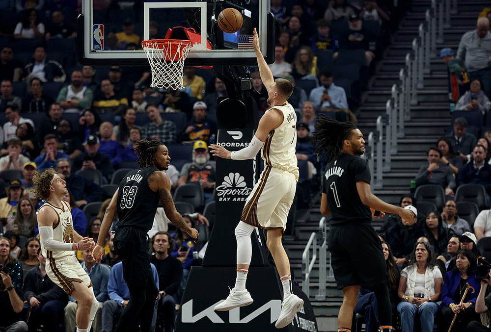 Golden State Warriors Vs Brooklyn Nets NBA basketball-Kristaps Porzingis