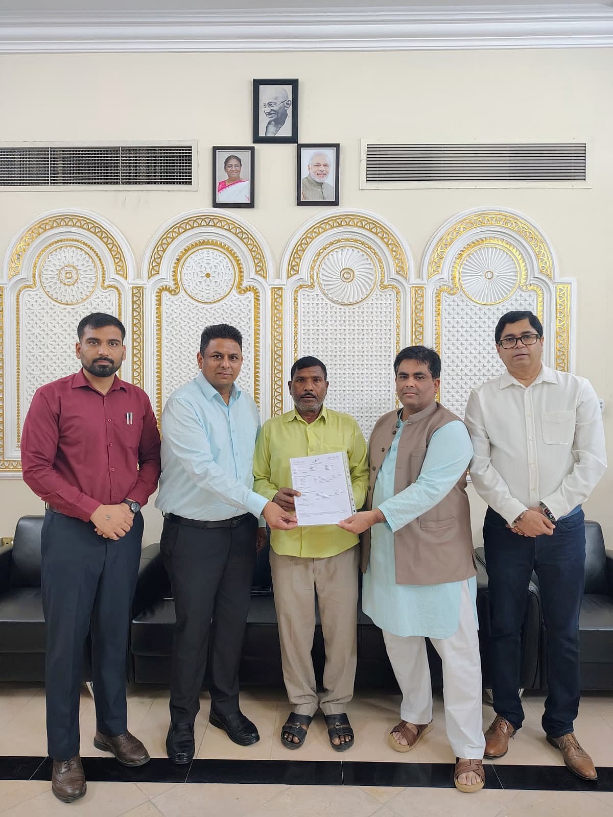 Rajendra Chauhan with members who helped him return to India - null