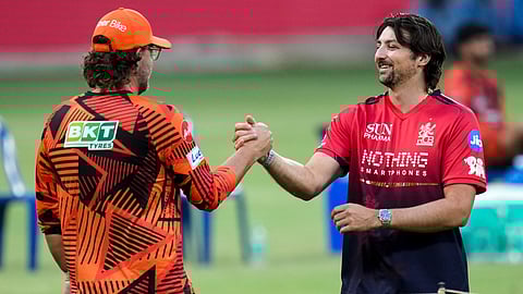 Sunrisers Hyderabad's coach Daniel Vettori, left, with Royal Challengers Bengaluru's Tim David during a practice session on the eve of their Indian Premier League 2026 match at M Chinnaswamy Stadium.
