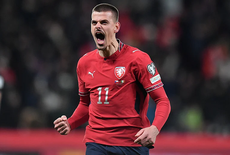 Czech Republic's Jan Kliment reacts after scoring a winning goal during panelty shootout during a World Cup playoff semifinal soccer match between the Czech Republic and Ireland in Prague, Czech Republic. - | Photo: AP/Vit Tcherny