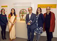 Smithsonian to Return Stolen Temple Idols to India Source: X / @IndianEmbassyUS : An agreement was signed by Deputy Chief of Mission Amb. Namgya Khampa and NMAA Director Dr. Chase Robinson, following provenance research into these antiquities the Museum found that they were illegally removed from India