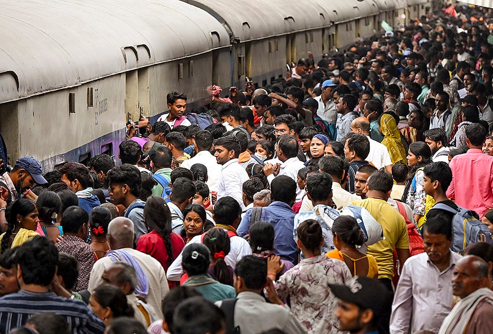 Rush at Patna railway stn
