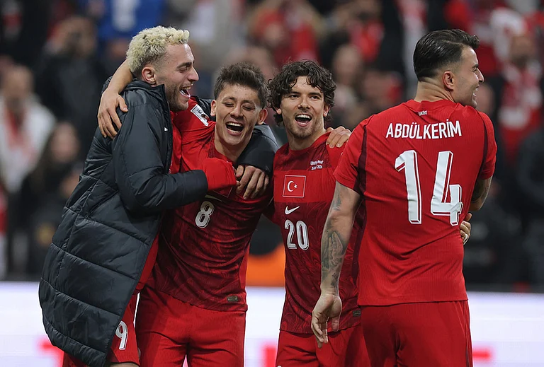 Turkey's players celebrate at the end of the 2026 World Cup playoff semifinal soccer match between Turkey and Romania, in Istanbul, Turkey. - | Photo: AP