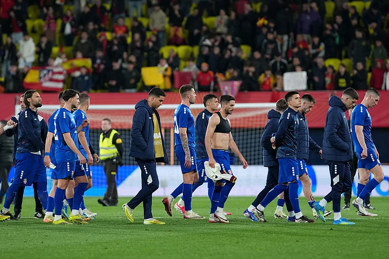 Serbian players leave the field after the international friendly soccer match between Spain and Serbia in Villarreal, Spain. - | Photo: AP/Alberto Saiz