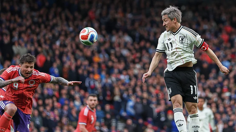 Scotland's Lyndon Dykes, left, and Japan's Daizen Maeda in action during the international friendly soccer match between Scotland and Japan in Glasgow, Scotland, Saturday, March 28, 2026. - (AP Photo/Scott Heppell)
