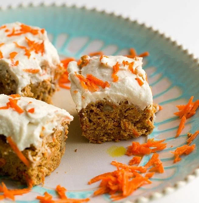 Carrot cake bars with cream cheese frosting