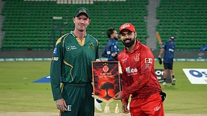 X/@thepslt20 : Multan Sultans have won the toss and have opted to field.