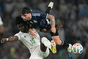 | Photo: AP/Gustavo Garello : Argentina's Marcos Senesi and Mauritania's Pape Ndiaga Yade battle for the ball during a friendly soccer match in Buenos Aires, Argentina.