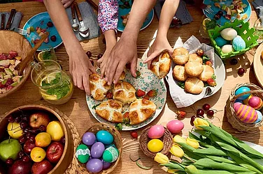 Easter Brunch 2026: Easy Recipes, Spring Decor & Hosting Tips
