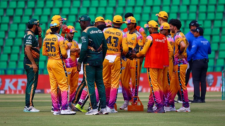 Peshawar Zalmi cricketers celebrate a wicket against Rawalpindi Pindiz during PSL 2026 clash at Lahore. - thepslt20/x