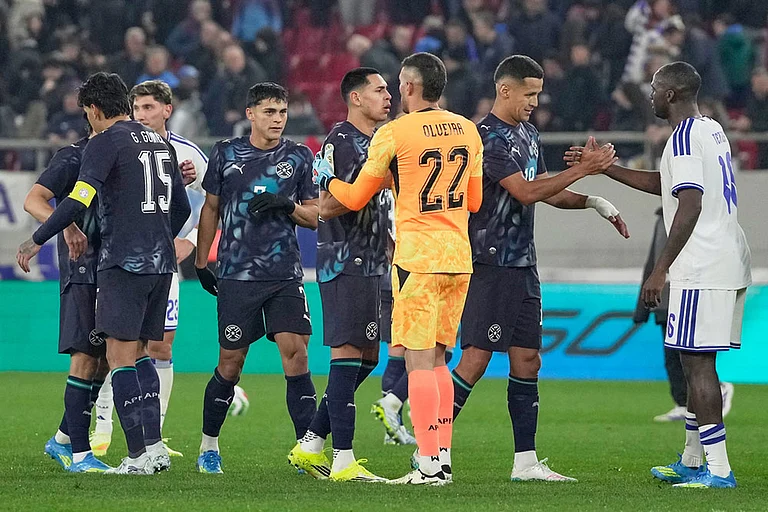 Paraguay's players celebrate their victory at the international friendly soccer match between Greece and Paraguay in Piraeus, Greece. - | Photo: AP/Thanassis Stavrakis