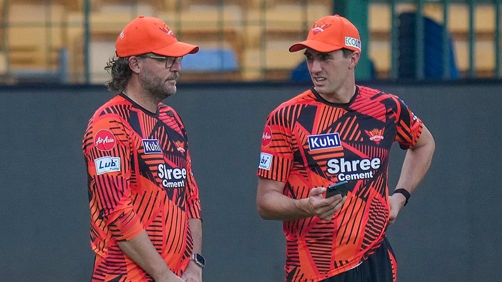 Sunrisers Hyderabad’s coach Daniel Vettori, left, and Pat Cummins during a practice session on the eve of the Indian Premier League (IPL) 2026 cricket match against Royal Challengers Bengaluru, at M Chinnaswamy Stadium in Bengaluru, Karnataka. - | Photo: PTI/Shailendra Bhojak