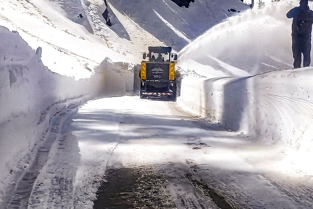 Snow removal in Doda