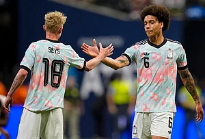 | Photo: AP/Mike Stewart : Belgium's Joaquin Seys (18) and Axel Witsel celebrate after defeating the United States in an international friendly soccer match in Atlanta.