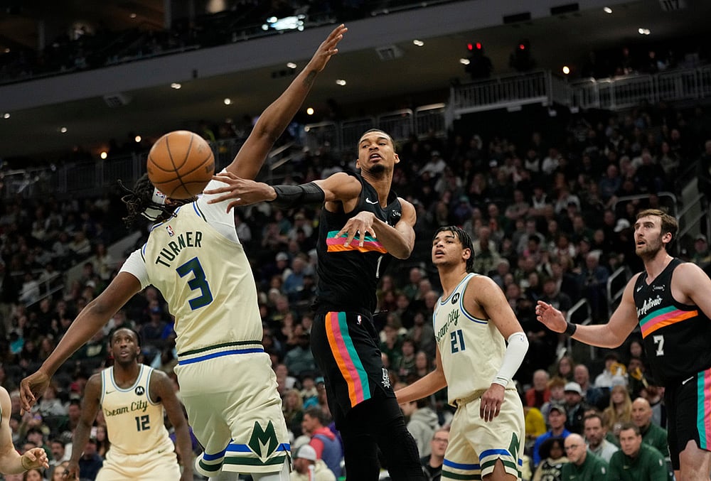 Milwaukee Bucks Vs San Antonio Spurs NBA basketball-Victor Wembanyama