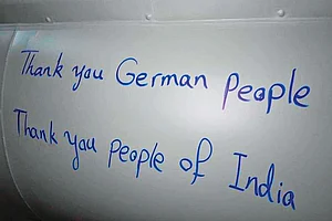 | Photo Courtesy: X/Iraninmumbai : Message of Gratitude: A handwritten ‘thank you’ note pasted on an Iranian missile
