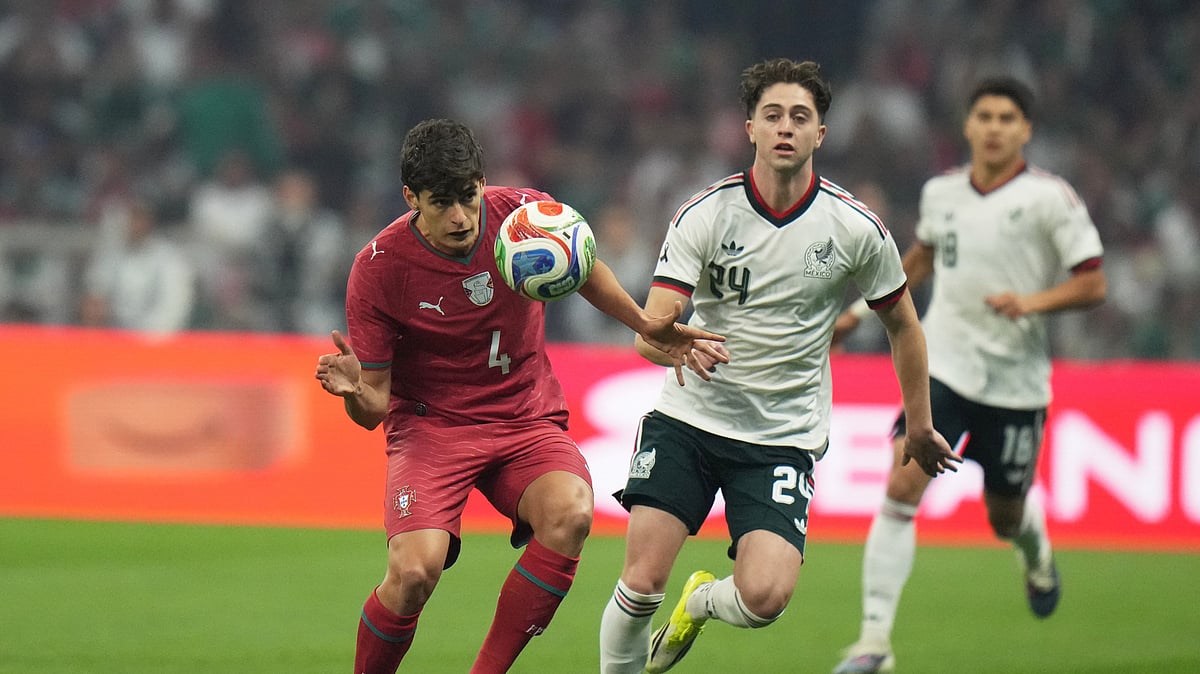 Portugal's Antonio Silva, left, and Mexico's Brian Gutierrez go for the ball during the international friendly soccer match between Mexico and Portugal in Mexico City, Saturday, March 28, 2026.  - (AP Photo/Eduardo Verdugo)
